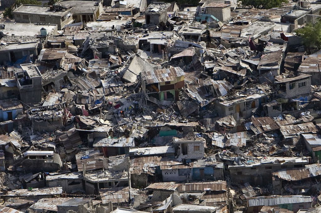 1280px-Haiti_earthquake_damage