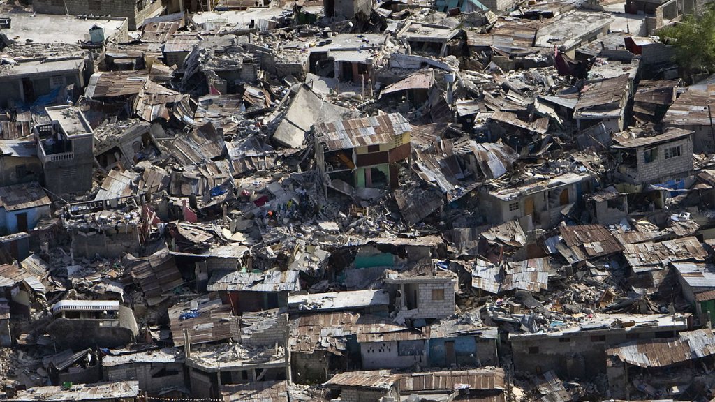 1280px-Haiti_earthquake_damage