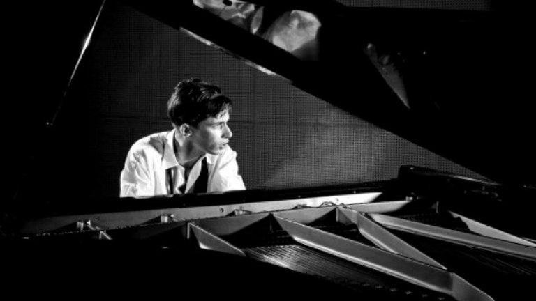 Гениалният пианист смятал, че концертните класически изпълнения няма да надживеят 20 век. Не веднъж той е подчертавал вярата си в звукозаписната техника като по-надеждно средство за постигане на безсмъртие