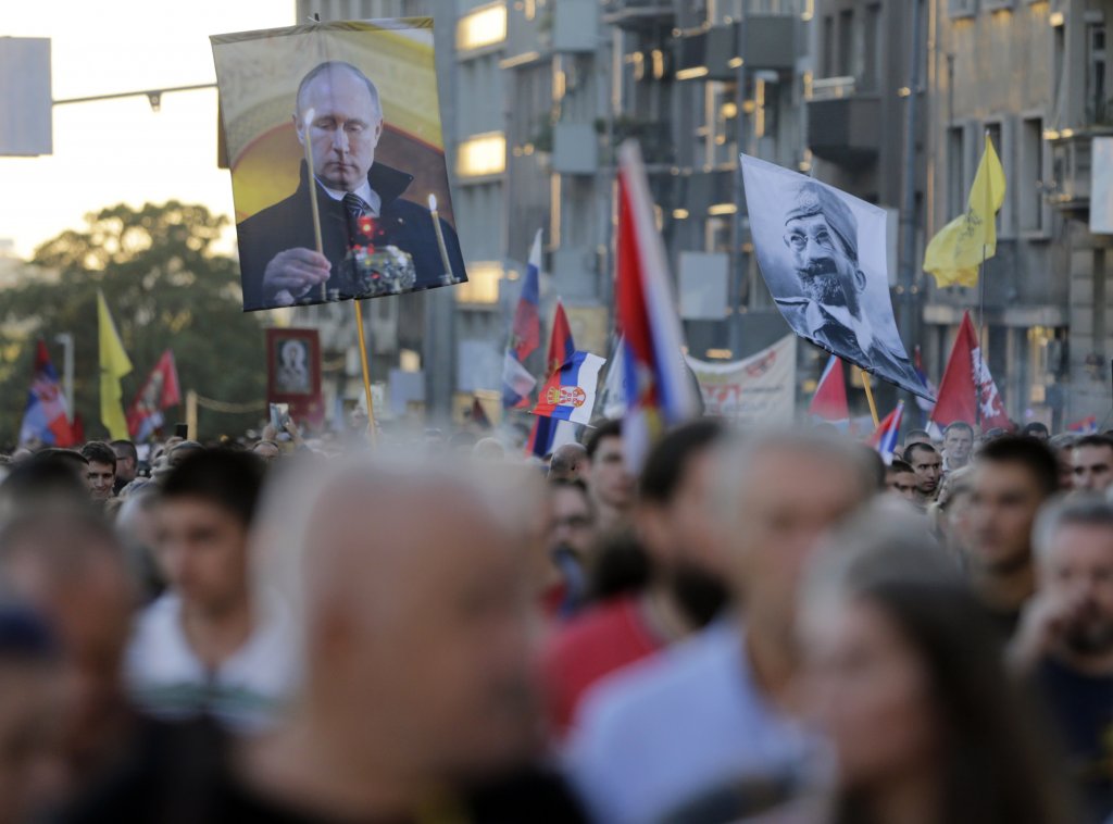 Според анализатори руското разузнаване стои зад съпротивата срещу гей парада в сръбската столица