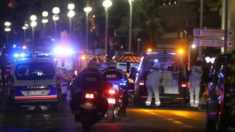 Поне 80 жертви след атака с камион в Ница