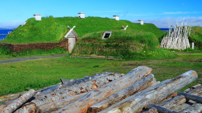Дългите къщи са характерни за викингите.