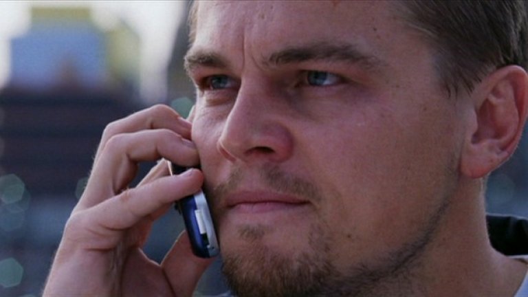 3. "От другата страна" (The Departed, 2006) 
Скорсезе най-после печели дълго жадувания "Оскар" за този спиращ дъха криминален трилър, чието действие се развива в Бостън и който е пълен със звезди. "От другата страна" всъщност е римейк на страхотния трилър от Хонг-Конг 
Infernal Affairs (2002). В ролята на ченгето е Ди Каприо, в ролята на бандита - Мат Деймън, а играта на котка и на мишка създава един от най-запомнящите се филми на последното десетилетие. Гледането е задължително!