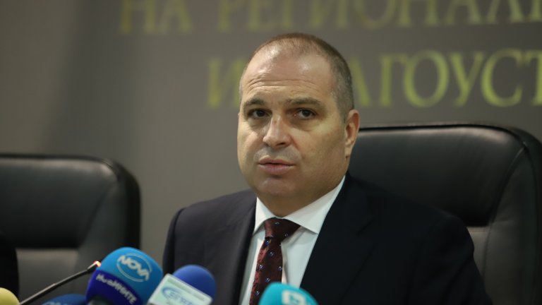 Става дума за 13 УАЗ за 540 000 лв.