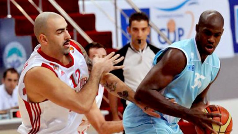 Перо Антич и колегите му от Лукойл сензационно си тръгнаха от Ямбол още след старта