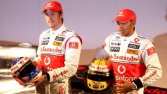 Двамата пилоти на McLaren продължават да се състезават без заповеди от бокса