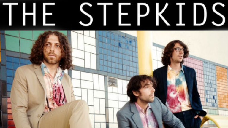 Един от най-поразителните кавъри е дело на джаз соул триото The Stepkids