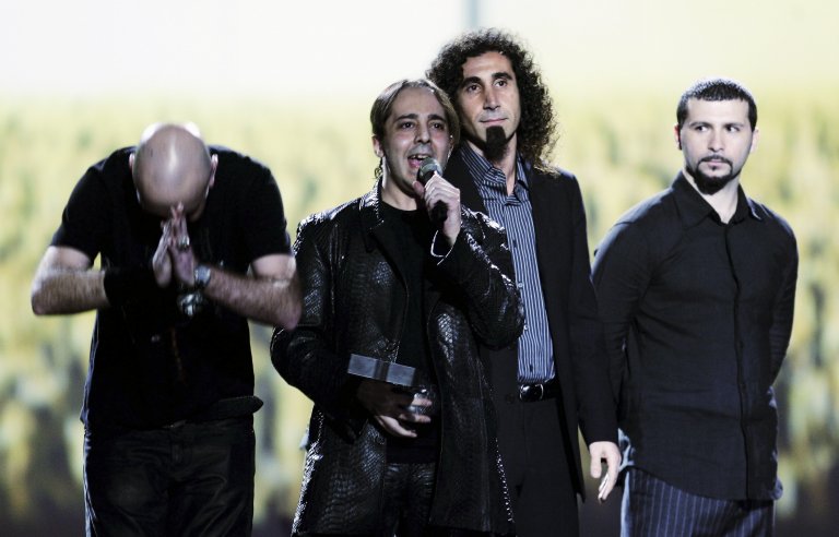 Танкян (третия от ляво надясно) след бандата създаде няколко солови албума, написа опера и музика за филми.