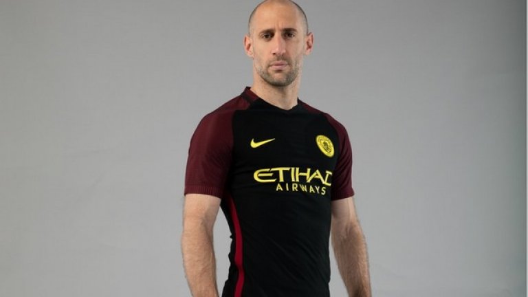 Черно, червено и жълто в екипите за гостуване на Сити