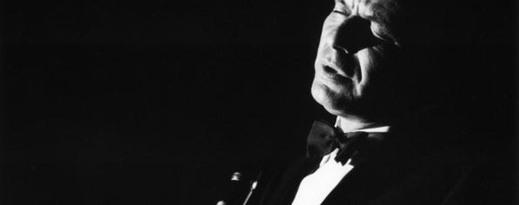 Синатра умира през 1998 г. на 82-годишна възраст. 