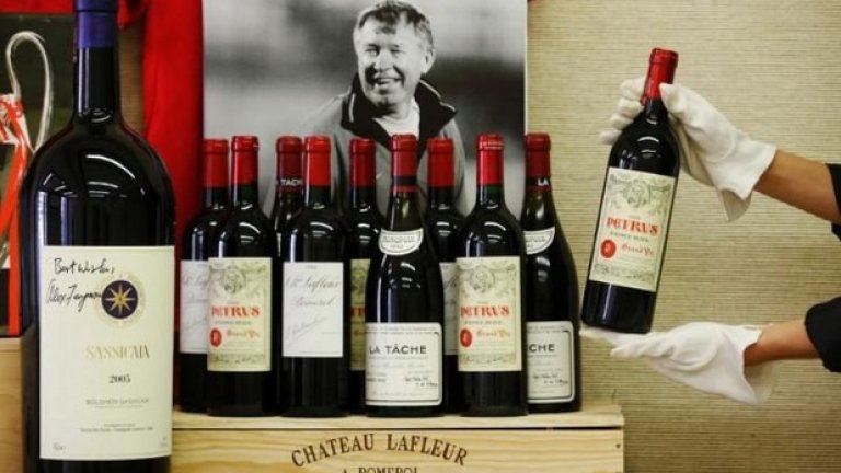Колекционира вино. Сър Алекс е уважавано име в колекционерските среди най-вече заради вината си.