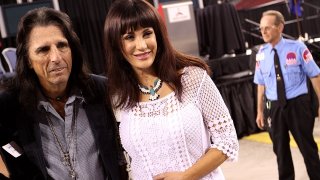 1280px-Alice_&_Sheryl_Cooper_(8687589881)