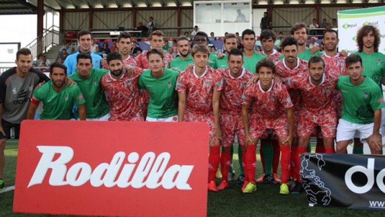 И накрая - в името на доброто настроение. Третодивизионният тим Гуихиело се появи в новите си екипи, върху които вместо райе има... парчета хамон - испанска сушена шунка. Просто клубът има договор с една от големите фирми за традиционния в страната деликатес.