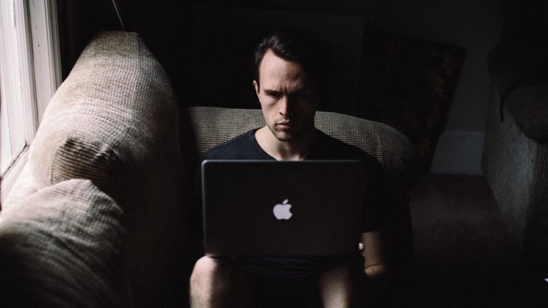 Все повече млади мъже не правят секс. И те са гневни от факта