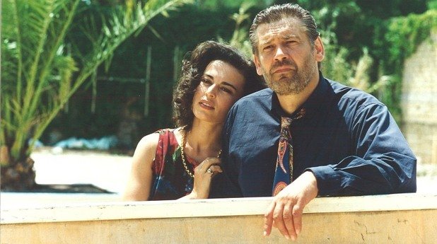 Стефан Данаилов и Анна-Мария Петрова в италианския сериал "Октопод", пожънал международни успехи.

 В България 10-те сезона се излъчват в края на 80-те, както и през 2006 година.