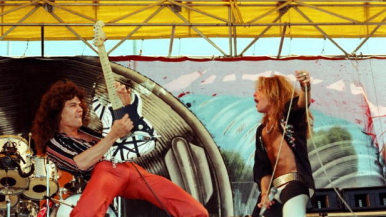 Van Halen - "Summer Nights"
Летни нощи и радио. Какво повече му трябва на човек, особено през 1986-а?