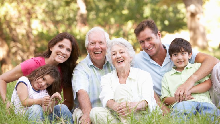 Familiy-With-Grandparents-