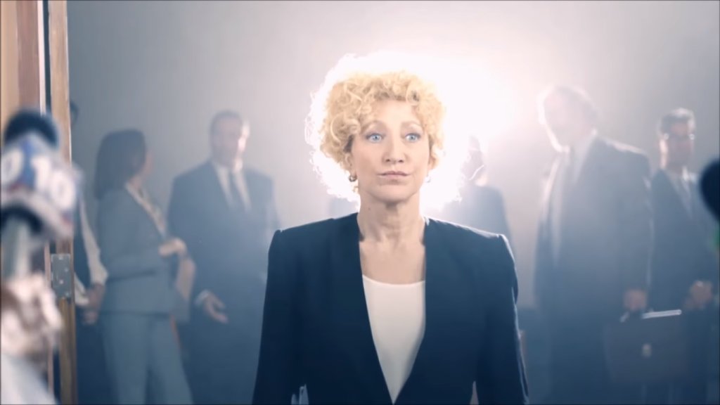 \"Law & Order True Crime: The Menendez Murders\" 
Осемте серии разказват историята на Лайъл и Ерик Мендез - двама братя, обвинени в убийството на родителите си през 1996 година. И двамата получават доживотен затвор без право на обжалване.