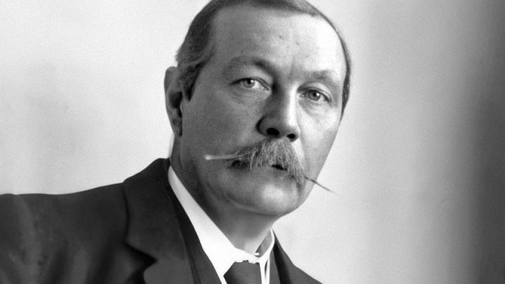Arthur_Conan_Doyle_by_Walter_Benington,_1914
