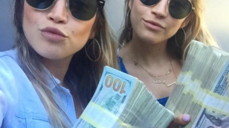 Сестрите Каплан станаха известни чрез изложба за това как да станеш известен, а именно - чрез арт "порно"