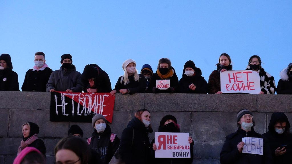 Protest_against_the_invasion_of_Ukraine_(Yekaterinburg,_February_24,_2022)