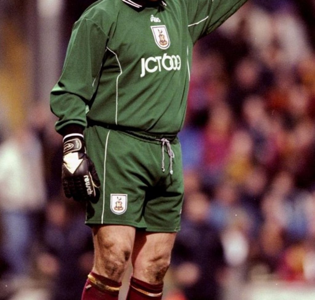 Невил Саутъл
Лилчо Арсов беше българският Невил Саутъл, който "блестеше" с осанката си още като футболист.