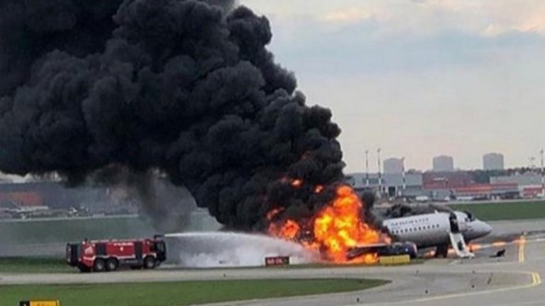 Самолет на "Аерофлот" се запали при кацане на Шереметиево