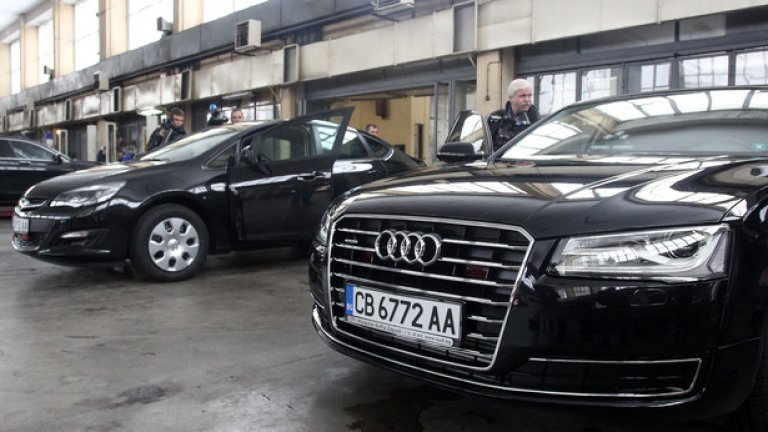 НСО организира публично представяне на колите, за да докаже, че отговарят на заявените изисквания в обществената поръчка.