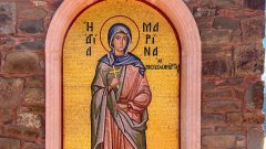 В народните вярвания светицата е представяна за покровителка на шарката