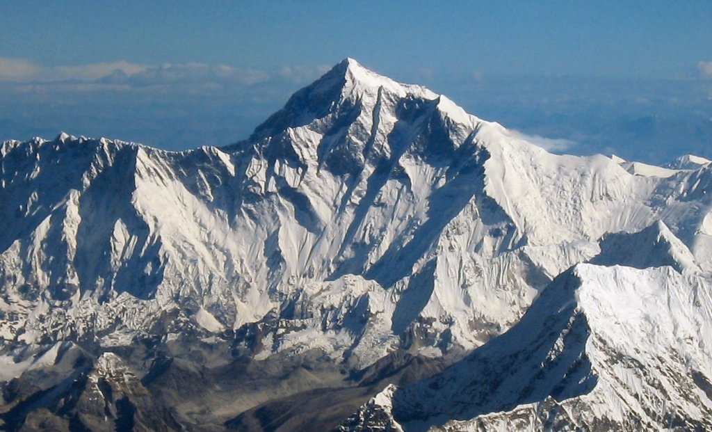 Mount_Everest_as_seen_from_Drukair2_PLW_edit_Cropped