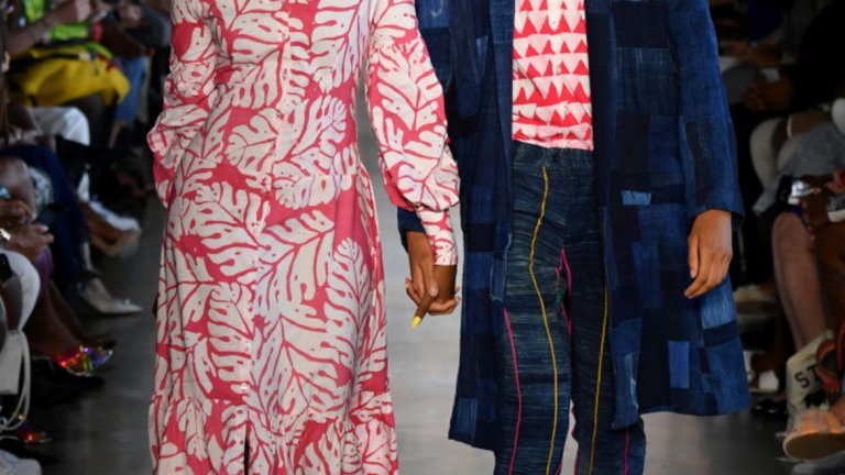 Афрополитан стил
Последните 10 години отбелязаха ускорена глобализация в модата. Дизайнери, особено от Африка, бяха забелязани заради автентичния им стил, като обединяваха традиционен текстил със съвременни идеи.