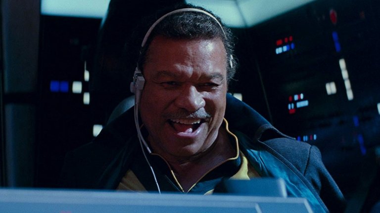 Едно от малкото общи неща между "Възходът на Скайуокър" и митичният сценарий е, че Ландо Калризиан се завръща във филма.