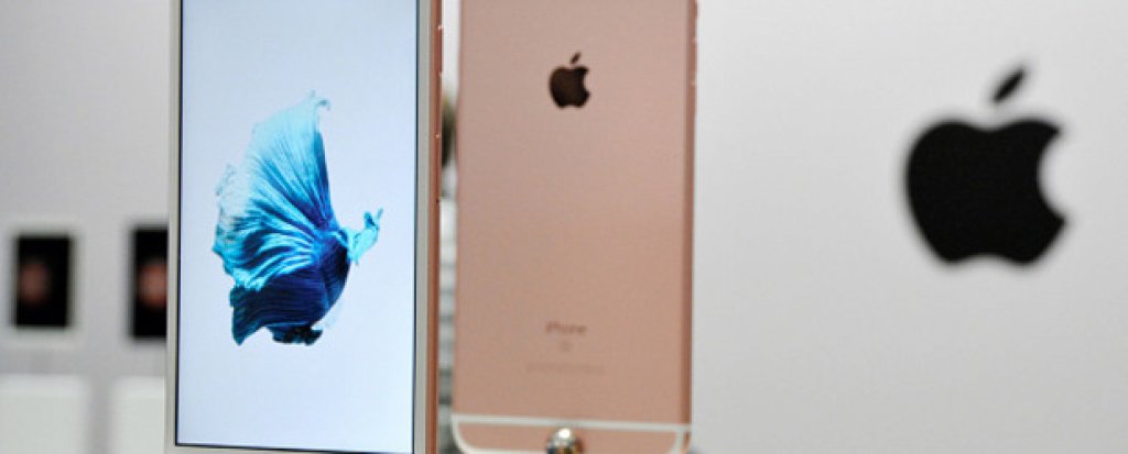 2. iPhone 6 и iPhone 6 Plus (2014)

Това бяха първите големи модели на iPhone - доста смела крачка напред по отношение на дизайна на 5s. Благодарение на значително по-големия екран и елегантните извивки iPhone 6 може да се определи като най-красивият телефон на Apple. 