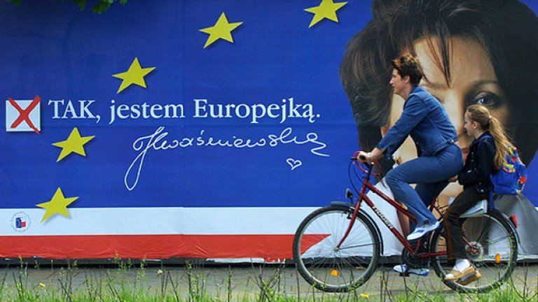 Чехия, Кипър, Латвия, Литва, Естония, Полша, Малта, Словения и Чехия влязоха в Европейския съюз.