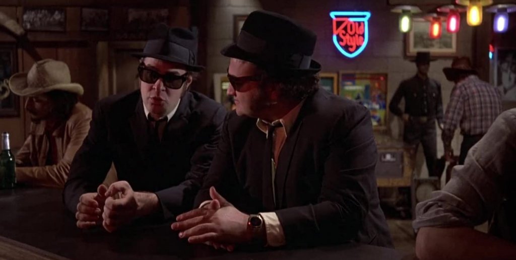 The Blues Brothers /  "Блус Брадърс"
Може би най-качественият филм, вдъхновен от комедийното шоу Saturday Live Night. Личното приятелство на Дан Акройд и Джон Белуши в комбинация с техния комедийен гении и перфектната режисура на Джон Ландис (който създава не една или две успешни комедии), правят The Blues Brothers едно от най-запомнящите се заглавия на десетилетието. Великият саундтрак и музиката допринасят допълнително към цялото величие на филма.