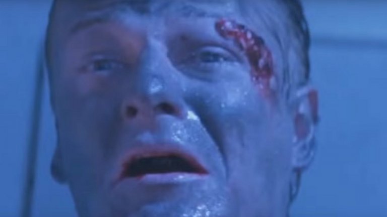 6. Патриотични игри (1992)

Първият филм, с който Бийн стана познат на по-масова публика. Той, естествено, играе "злодеят" - член на ИРА. На финала героят на Харисън Форд се бие с този на Бийн върху една лодка. Всичко свършва с това как Бийн пада върху стърчащите ръбове на котва...