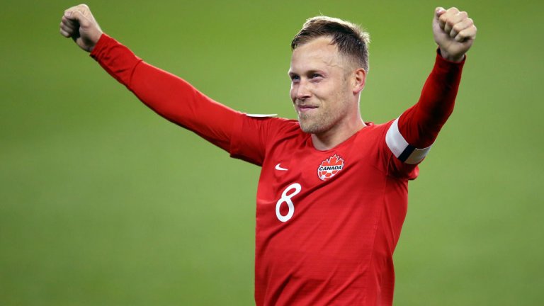 Въпреки че е роден в Шотландия, Скот Арфийлд е национал на Канада и има 19 мача за "кленовите листа"