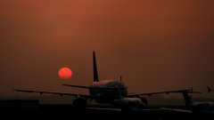 Статистически данни доказват, че хората често се отказват от билети или закъсняват за самолети, на които не е съдено да пристигнат в крайната точка от пътуването