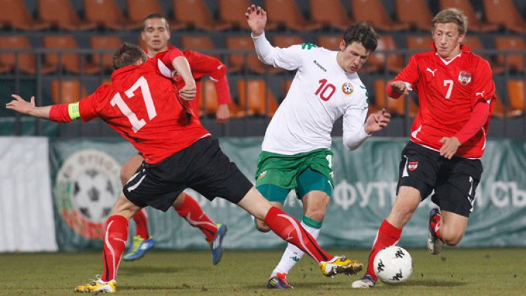 Александър Тонев от полския Лех е една от звездите на тима и вече дебютира и в мъжкия национален отбор