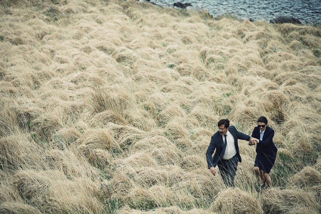 Омарът (The Lobster, 2015)
Светът научава за Йоргос Лантимос с „Омарът”, а той казва на света, че нищо не разбира от любов и секс. И е прав. Любовта винаги ще бъде любима тема на хората, които правят и гледат кино, като гръкът не прави изключение. Не