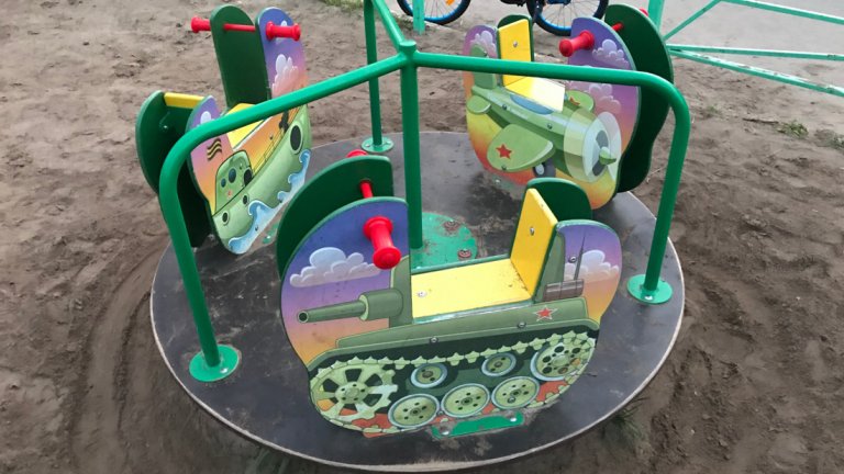 "Силовичок" - най-патриотичната детска площадка в Русия