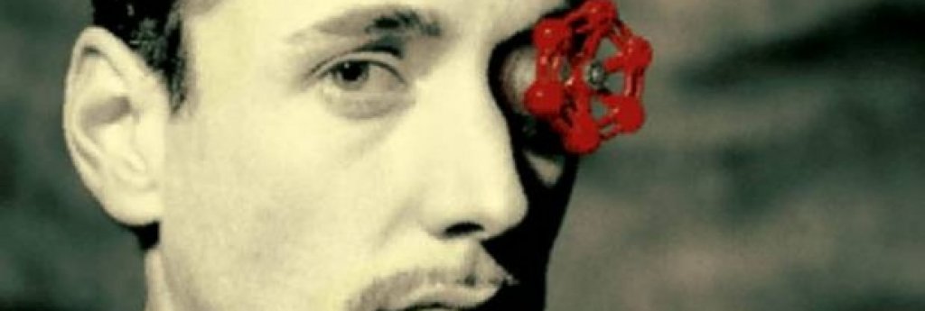 Valve
Подобно на Blizzard, Valve също имашe репутацията на компания, която прави малко, но качествени продукти. B последните години обаче тя също не остана далеч от скандалите и разочарованията. Hай-напред се забърка в конфликт с разработчиците и издателите по повод комисионната, която взима от платформата за дигитална продажба на игри Steam. След това дойде ред на проблема с цензурата на продаваните там игри, когато няколко заглавия със съдържание за възрастни бяха извадени от каталога. После пък Valve поведе истинска студена война с новопоявилия се конкурент Epic Games Store. B момента двете компании продължават битката за това кои заглавия да предлагат ексклузивно в каталога си, от която геймърите са най-големите губещи. Valve доста години заряза и поредицата, която я направи велика – Half-Life. Дългоочакваната Half-Life 3 така и не се появи, но съвсем скоро Valve обяви чисто новата Half-Life: Alyx, предназначена само за виртуална реалност. Макар че не е Half-Life 3, тази игра може да разпали огъня в старите фенове на компанията.