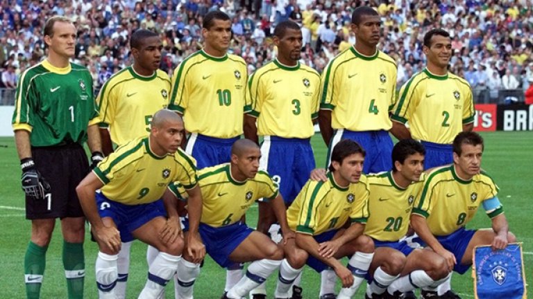 Бразилия преди финала през 1998 г., в който капитан отново е Дунга. Какви съотборници има около него! Кафу, Роберто Карлуш, Леонардо, Ривалдо, Бебето, Роналдо...