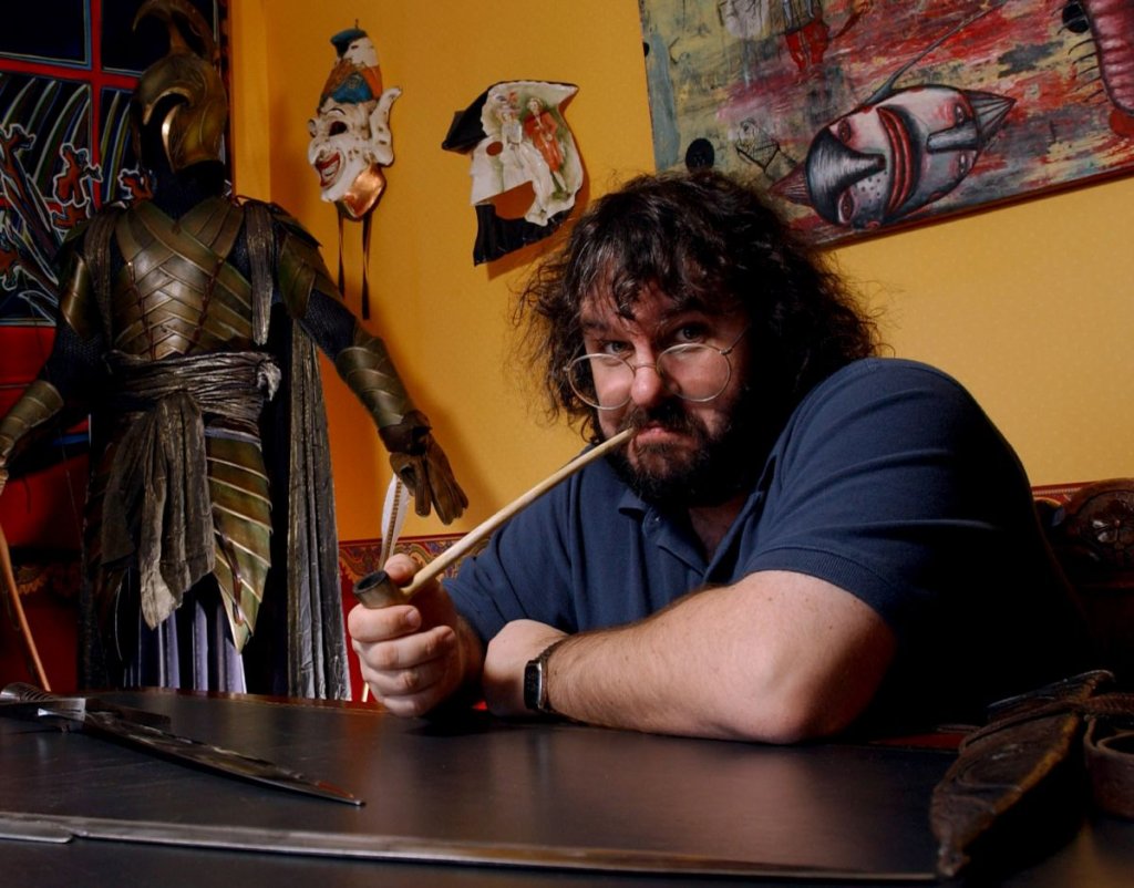 1.Питър Джаксън – 580 млн. долара 
Режисьорът продаде част от компанията си за визуални ефекти срещу 1,6 милиарда долара през ноември миналата година и за сделката получи близо 600 млн. долара. Така Джаксън стана третият режисьор – милиардер, след Стивън Спилбърг и Джордж Лукас.