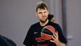 Везенков вкара девет точки за третия успех на Олимпиакос в Евролигата