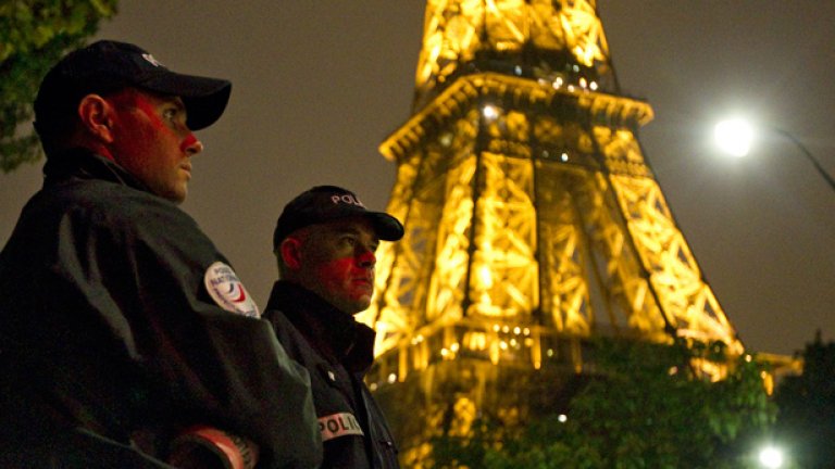 За втори път Айфеловата кула в Париж беше евакуирана тази седмица - на 28 септември...
