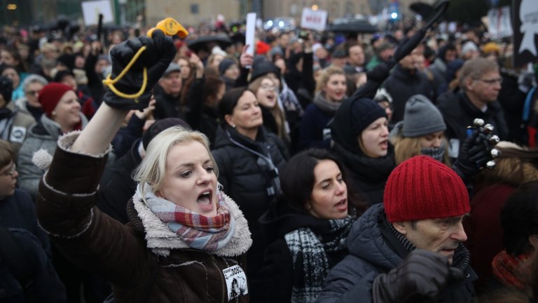 Мерките срещу коронавируса ограничават масовите събирания като през 2016 и 2018 г. (на снимката: протест срещу плановете на праавителството за ограничаване на абортите през 2018 г.)