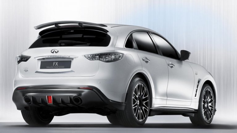 Автомобилът се задвижва от 5-литров V8 мотор