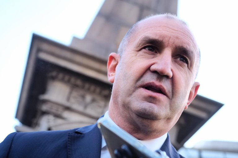 През целия си политически път досега Радев е искал да демонстрира профил на разумен и прагматичен държавник. Едва ли като премиер ще излезе от тази линия на поведение. 