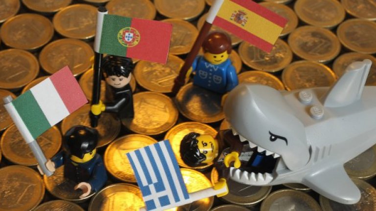 Напук на кризата, всички в Гърция получиха по 200-300 евро от държавата, за да изкарат достойни празници